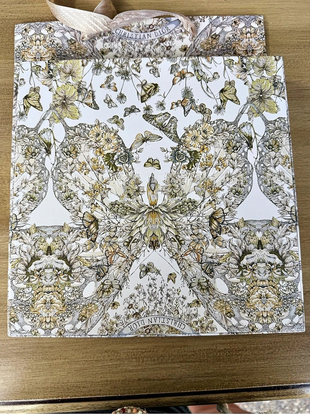 Dior Around the World Butterfly softcover, magnetic closure. Journal and refilla